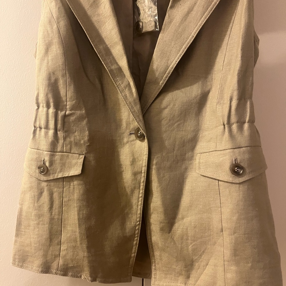 The Limited Beige Sleeveless Vest - Picture 2 of 5